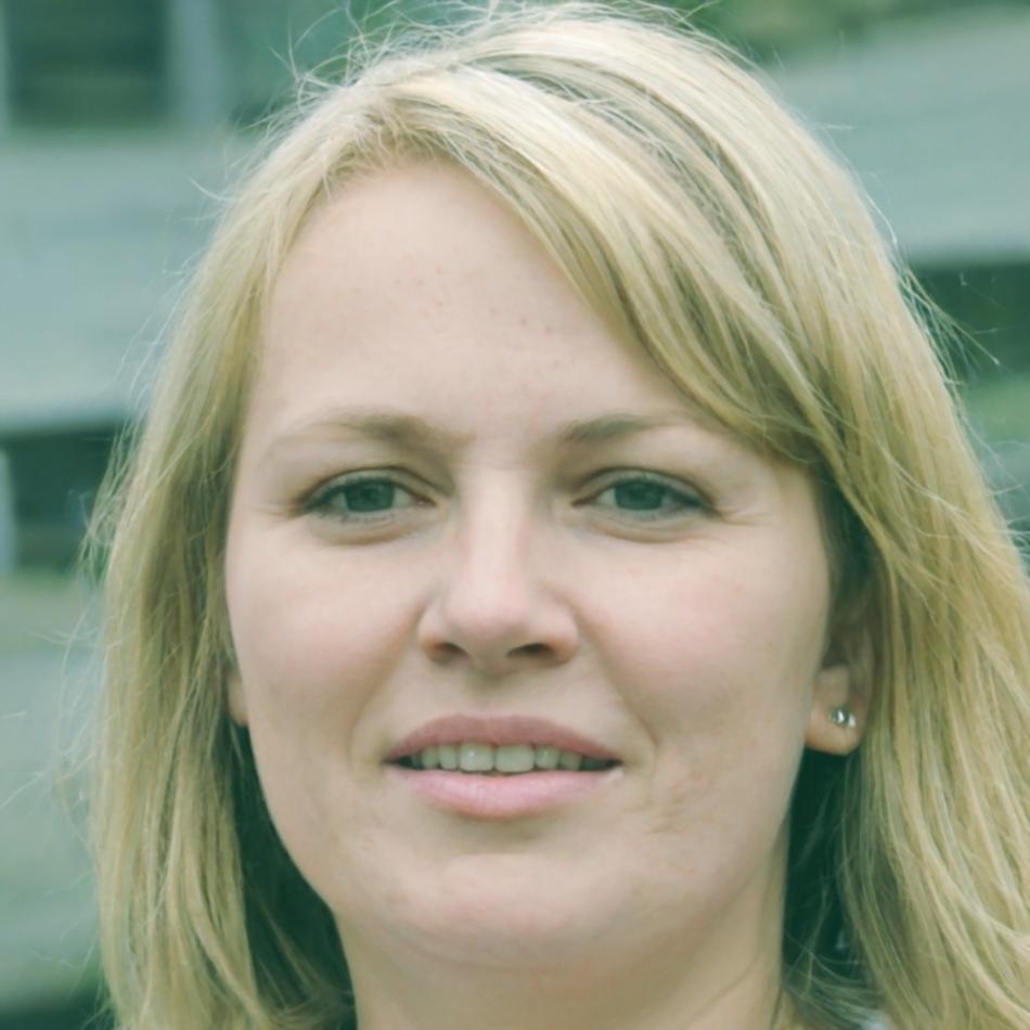 Portraitfoto von Svenja Baur, Bildungsberaterin